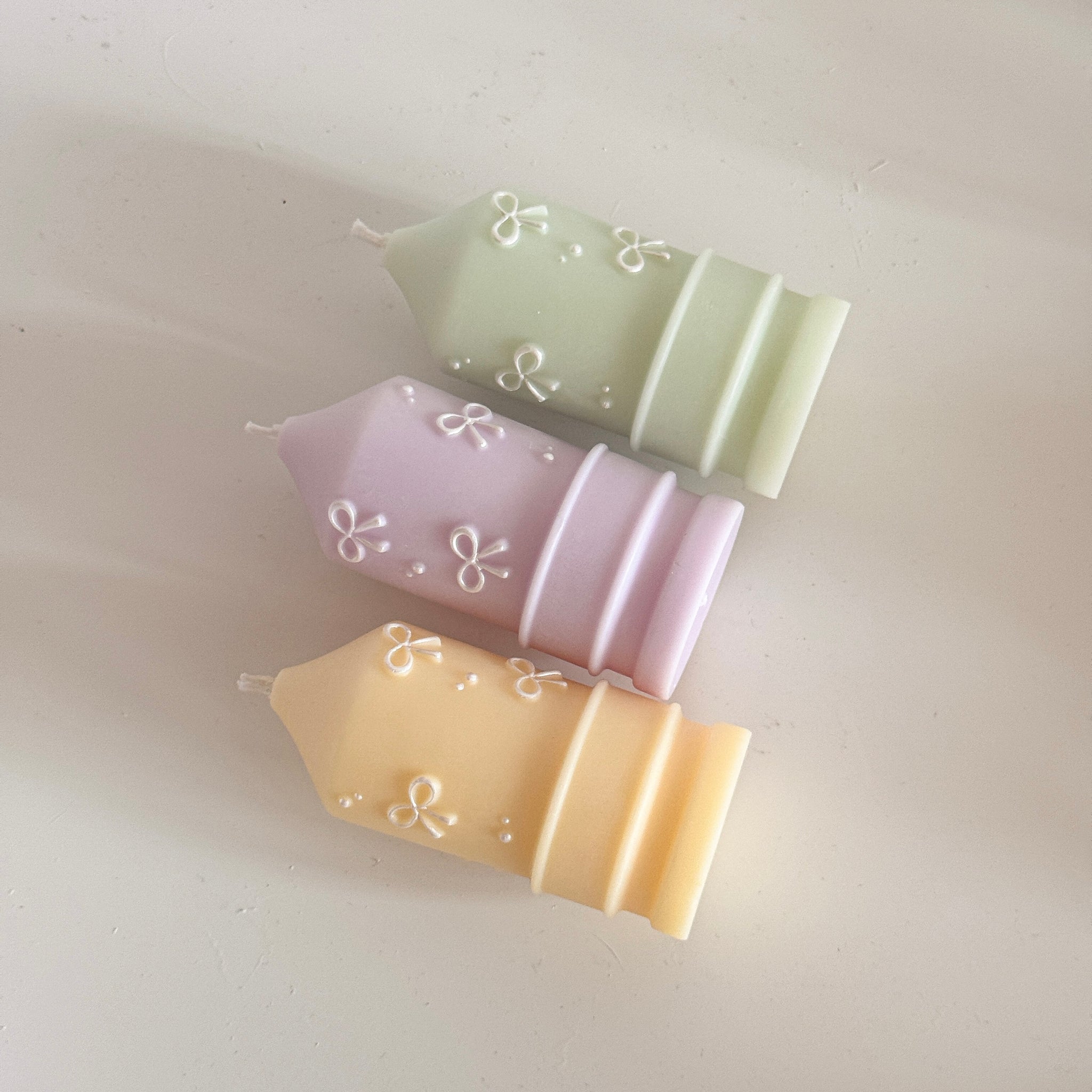 ୨୧ coquette taper candle ♡