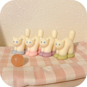 scaredy cat candle (white base)