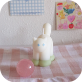 scaredy cat candle (white base)