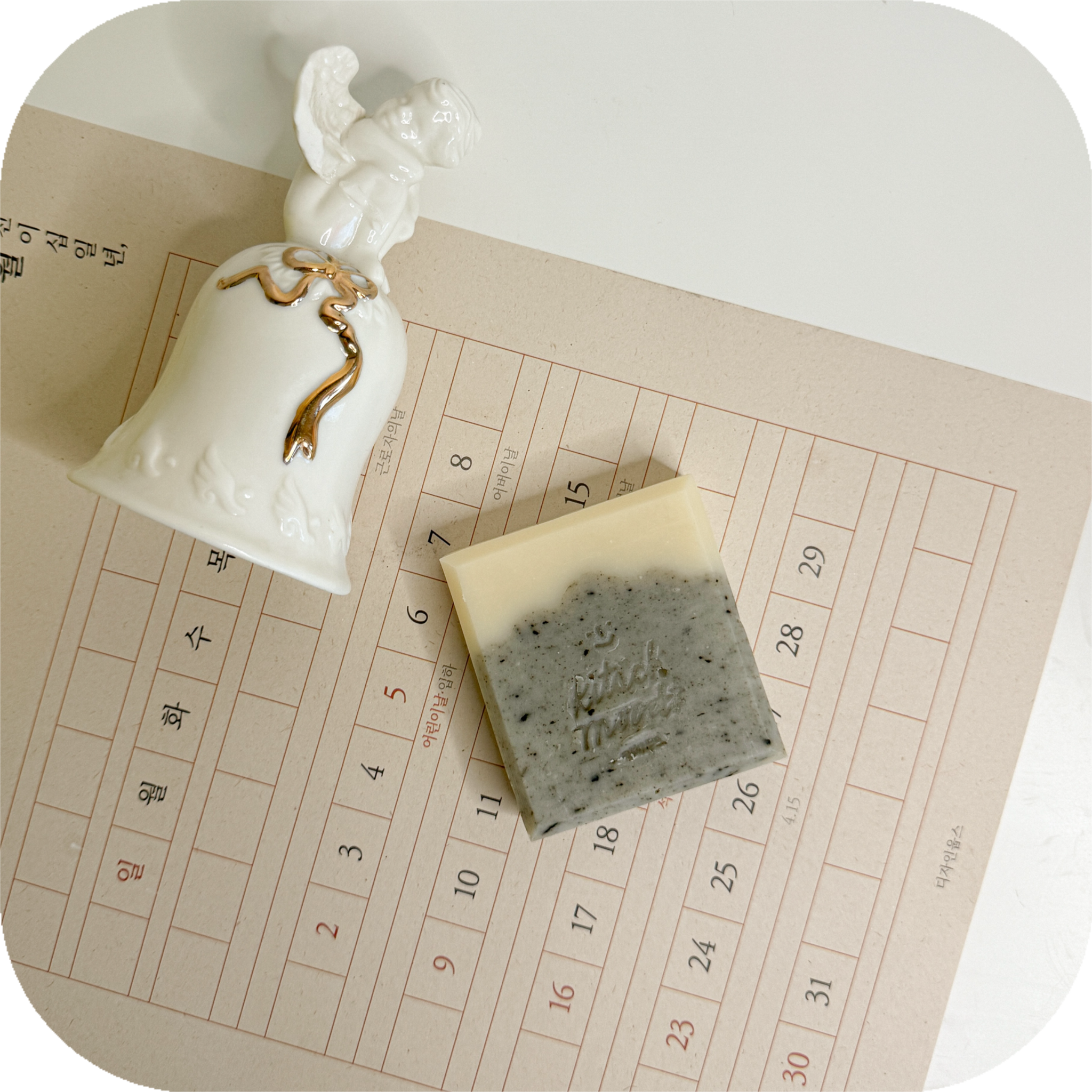 ‧₊˚ mugwort soap