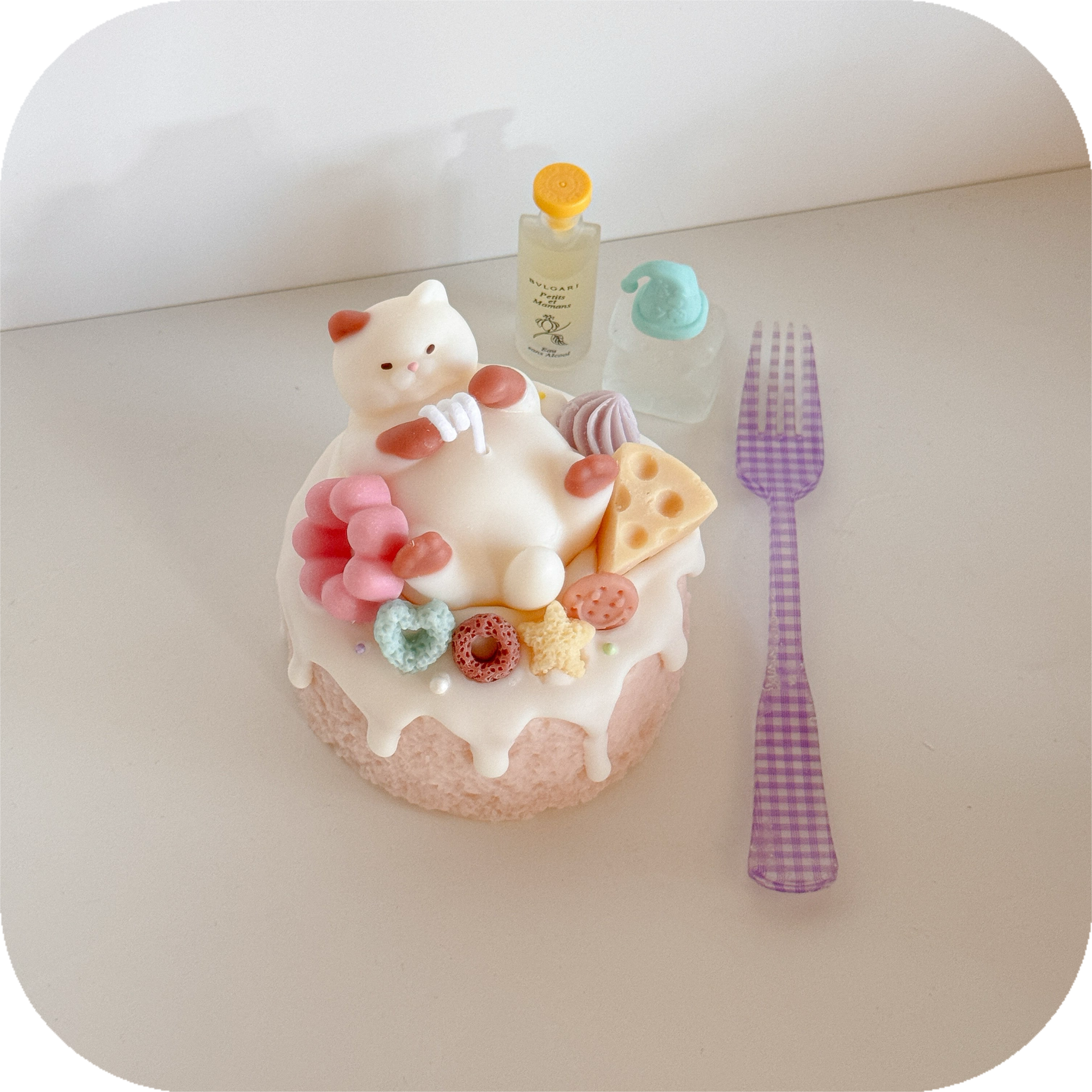 large cat cake candle